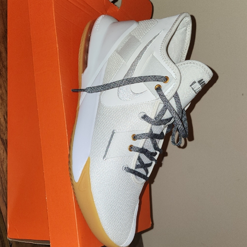 Nike Men's White and Gray Athletic Shoes